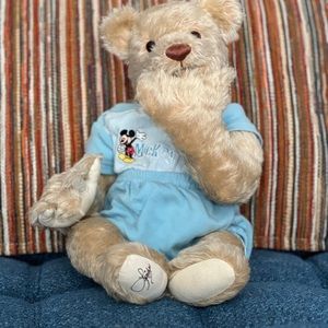 Lee Middleton Nursery baby artist bear